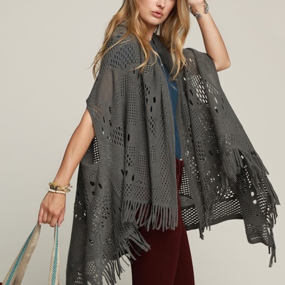 Macchia di Ruggine Accessories - Dark grey crochet knit kimono with fringe accent